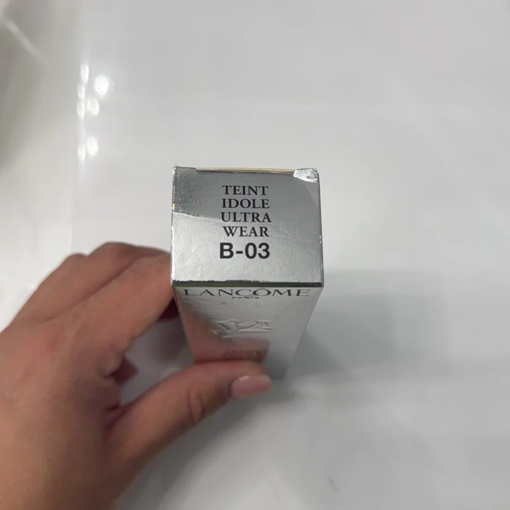 Lancome Teint Idole Ultra Wear Foundation - Silver Packaging